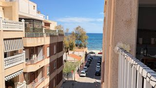 Apartament a Zona Playa de los Locos. Apartamento acogedor con vista lateral al mar en torrevieja