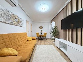 Apartament  Calle oslo. Reformado apartamento a 250 metros de playa de los locos con 1 d