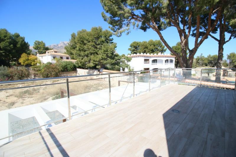 Foto e26995e3-b3f8-4ac2-a5de-c31e70dfe6f9. Chalet villa de obra nueva en zona av. Coloma de la nucia en Nucia (la)