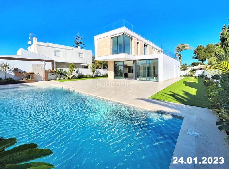 Foto b60d674f-99f7-41fd-96ed-dd85a36fa406. Chalet con riscaldamento parcheggio piscina in La Zenia Orihuela