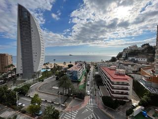 Piso en Playa Poniente. Gran apartamento con vistas al mar