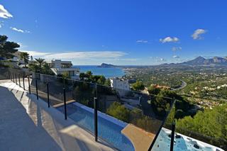 Chalet en Altea Hills. Villa de lujo con vistas al mar y la montaña