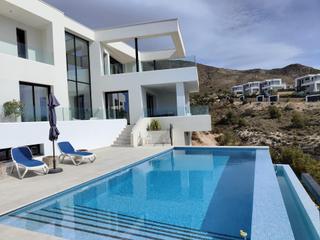 Chalet à Balcón de Finestrat-Terra Marina. Gran villa moderna en finestrat