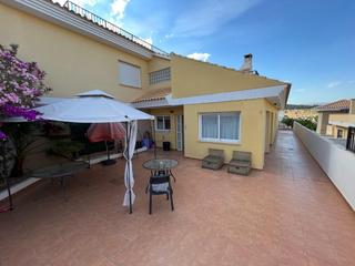 Semi detached house in Escandinavia-Cautivador. Vivienda adosada con apartamento de invitados