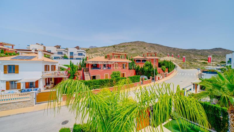 Foto 570eef38-0fd6-426b-8328-b6012bdd34bd. Chalet with heating parking pool in Finestrat pueblo Finestrat