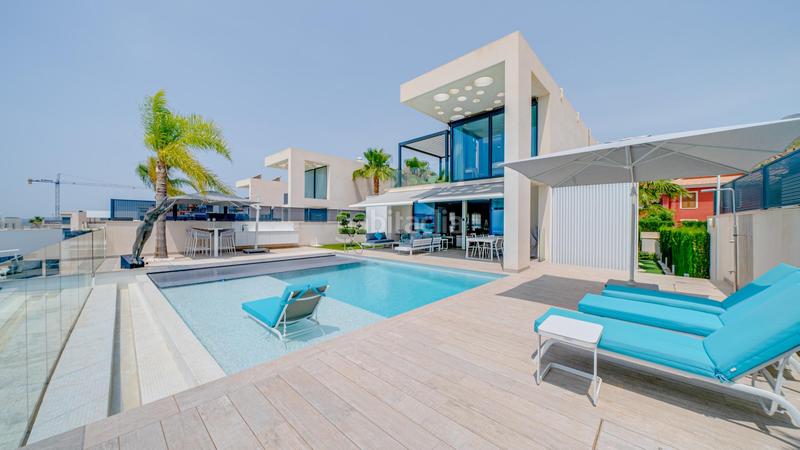 Foto 79b8cafd-18b3-4b7a-8d80-49a8f7d955f7. Chalet with heating parking pool in Finestrat pueblo Finestrat