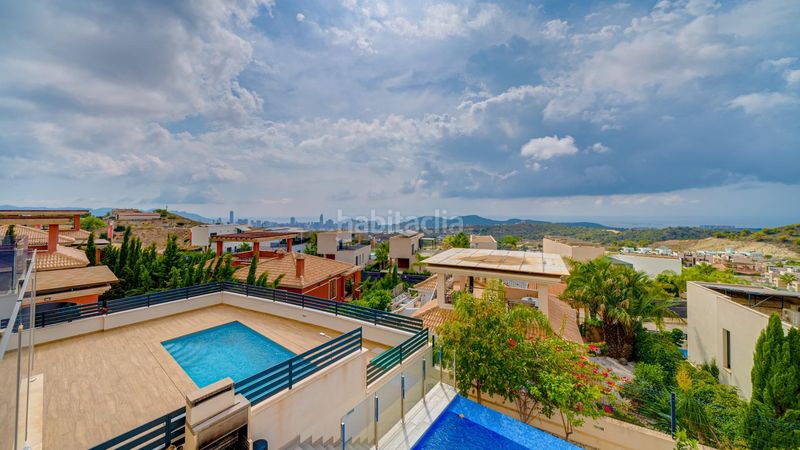 Foto d88f8109-063b-40a6-8ff3-4b3bc2fb5646. Xalet amb calefacció aparcament piscina a balcón de Finestrat-terra marina Finestrat