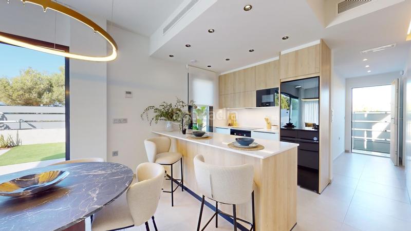 Foto 44d1c3fa-1d5d-4afe-b869-8ea6b06514d3. Chalet villa moderna independiente en roda golf, murcia en San Javier