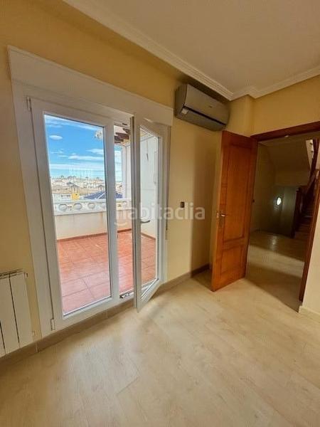 Foto 79d4dcfa-1898-4b11-87e1-e9113bb13c80. Chalet avec chauffage parking piscine dans Lomas de Cabo Roig - Los Dolses Orihuela