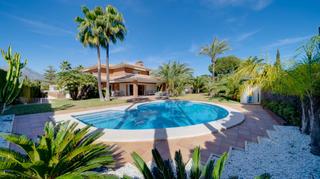 Xalet  Calle calle de nápoles. Villa exclusiva en benidorm espacio único en una zona residencia