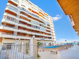 Appartement in El Acequión. Apartamento reformado en torrevieja con vistas al mar y piscina