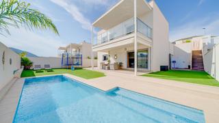 Lloguer Xalet  Calle cuenca. Alquiler chalet independiente con piscina y gran parcela con vis