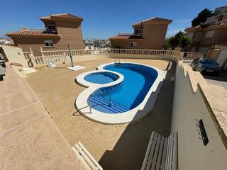 Chalet en Rojales. Espectacular chalet con piscina cerca del campo de golf en ciuda