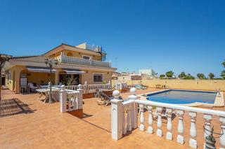 Chalet en Centro - Muelle Pesquero. Villa en los balcones, torrevieja