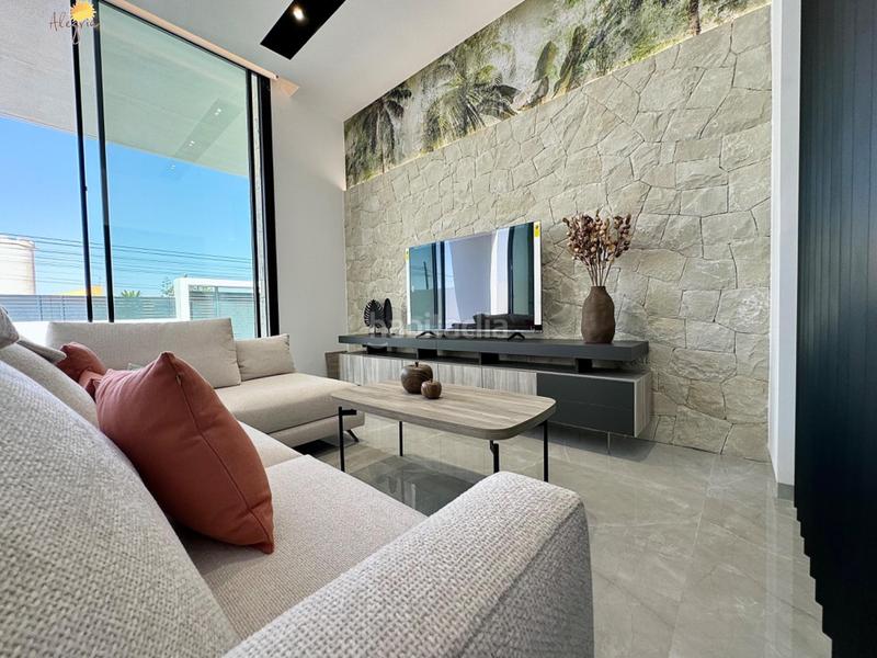 Foto 644e80b0-f3b7-4f7b-a1ad-87cda329a593. Chalet mit heizung in Zona Carrefour - Urbanizaciones Torrevieja