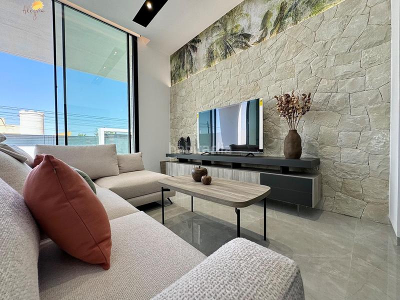 Foto 82d3761d-3740-4284-9c66-e38684e0ec21. Chalet mit heizung in Zona Carrefour - Urbanizaciones Torrevieja