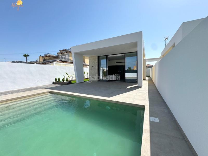 Foto de8ca321-1eb6-46fd-93be-8a27b013e4aa. Chalet mit heizung in Zona Carrefour - Urbanizaciones Torrevieja