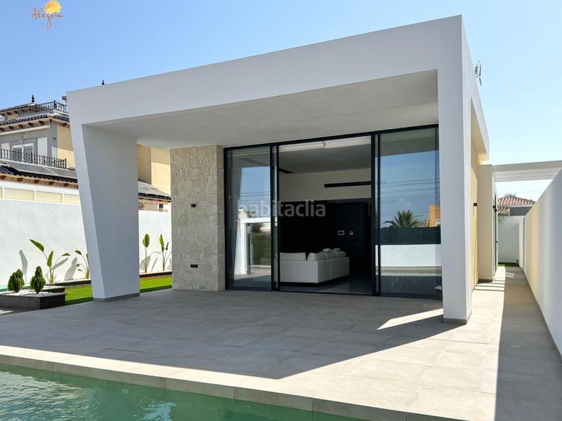 Foto e7d02d98-7899-4a4f-a555-e5cd58d65b04. Chalet mit heizung in Zona Carrefour - Urbanizaciones Torrevieja