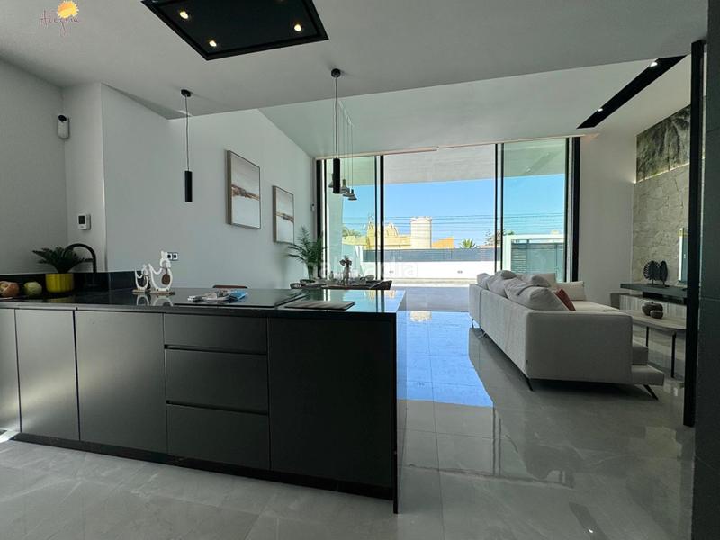 Foto edca00be-565f-4200-b7aa-4caffdfefb62. Chalet mit heizung in Zona Carrefour - Urbanizaciones Torrevieja