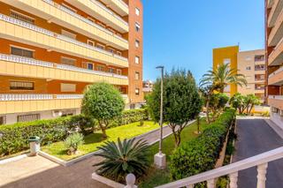 Apartamento en Punta Prima. Apartamento en punta prima. 3 dorm. 2 baños. 96 m2. playa a 300