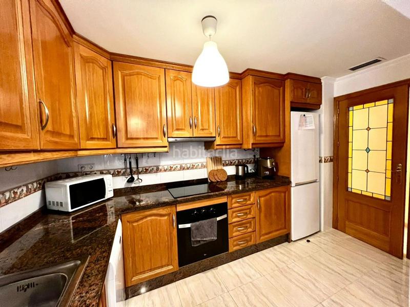 Foto eef6c6e5-9ff7-4eb6-b88a-f892685f3fc9. Location attique dans Campello Playa Campello (el)