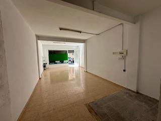 Geschäftsraum  Calle nou d'octubre. Local con posibilidad de cambio de uso a vivienda