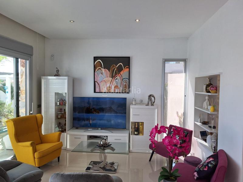 Foto 2bf21450-e127-415d-9fd2-a65ba2e92f0f. Chalet con riscaldamento parcheggio piscina in Zona Carrefour - Urbanizaciones Torrevieja