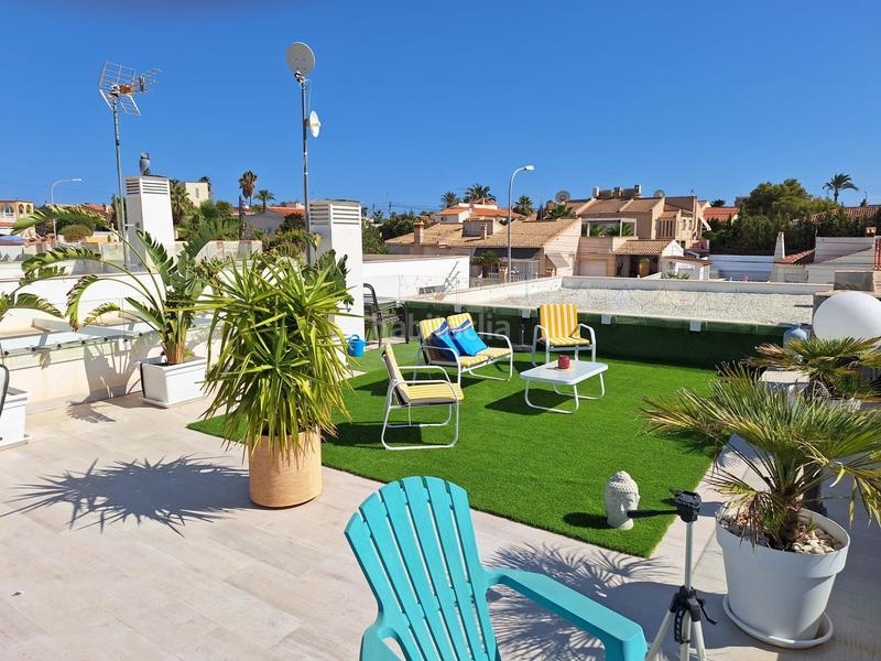 Foto 4091e3ba-9d76-42c2-8211-bddc6961275d. Chalet con riscaldamento parcheggio piscina in Zona Carrefour - Urbanizaciones Torrevieja