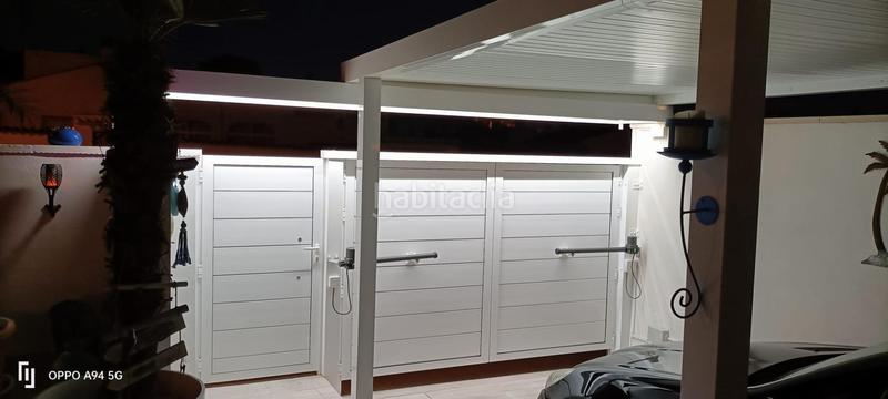 Foto fe83ece1-2ce5-4ade-820c-05f7b8835375. Chalet con riscaldamento parcheggio piscina in Zona Carrefour - Urbanizaciones Torrevieja