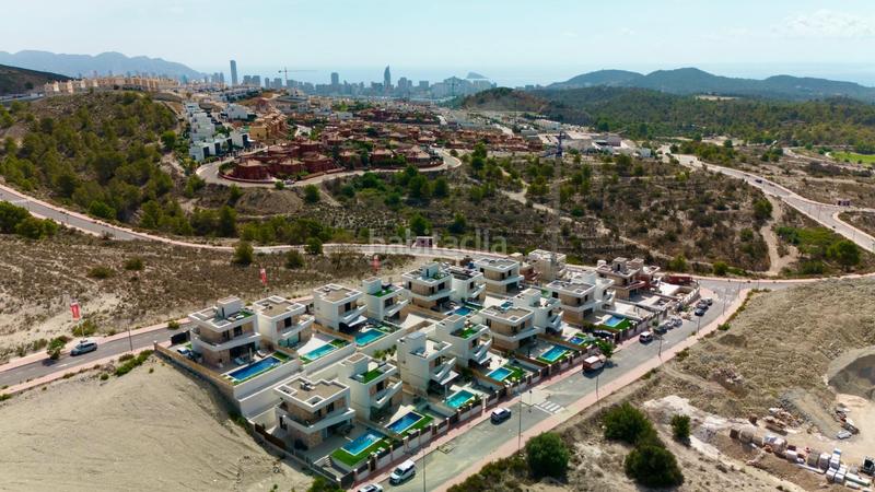 Foto 9086e21f-22c3-496a-9ddf-cbd1c8571f66. Alquiler chalet alquiler villa para larga temporada en Finestrat