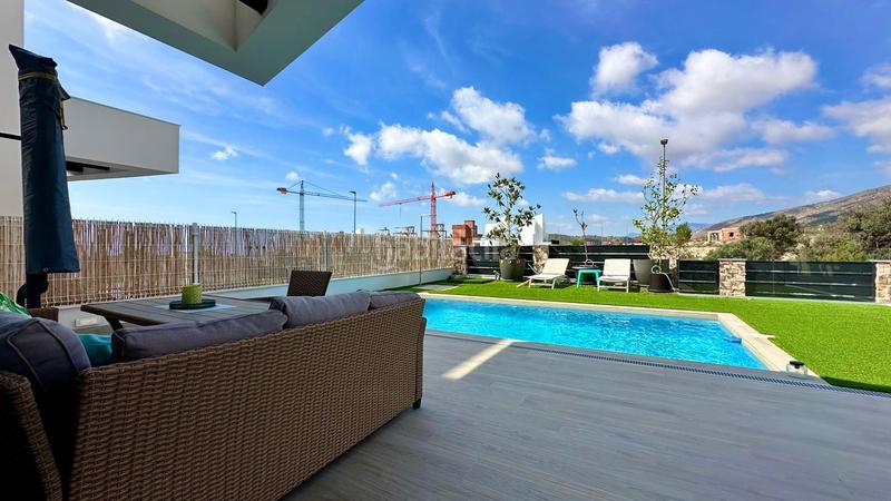 Foto 56860f44-eb66-49d1-afbf-6187024cbc32. Location chalet avec parking piscine dans balcón de Finestrat-terra marina Finestrat