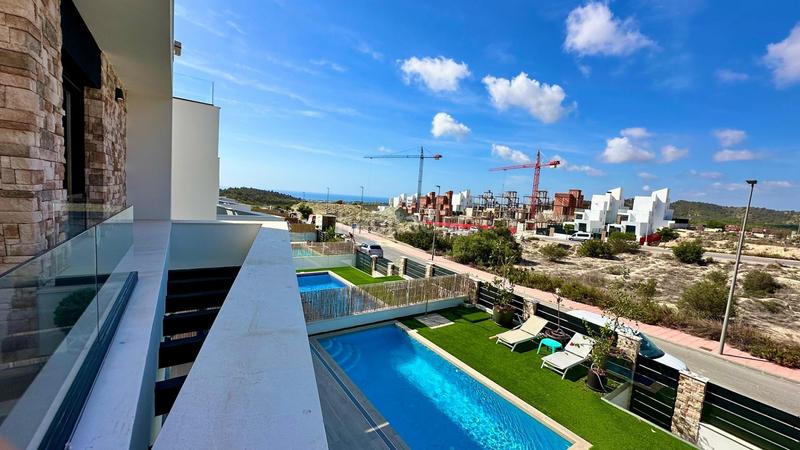 Foto 9f66db03-6625-42f1-b3f5-4009eef78356. Miete chalet mit parking pool in balcón de Finestrat-terra marina Finestrat