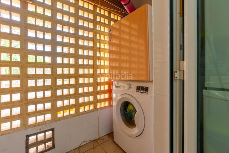 Foto d3289f06-7c89-475d-8486-47e21eb89e27. Planta baja excelente apartamento en planta baja con parcela propia a 100 pasos del mar en Campello (el)