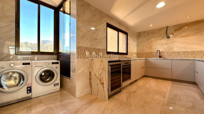 Foto 061ab3d2-d4dd-4d2a-b19c-27dbcc79ec53. Piso en murtal 4 piso de lujo en el edificio emblemático coblanca 40 con vistas al mar en Benidorm