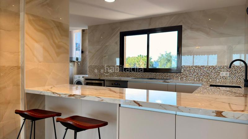 Foto 7098f8cd-21a7-49e5-91b5-b724b8024196. Piso en murtal 4 piso de lujo en el edificio emblemático coblanca 40 con vistas al mar en Benidorm