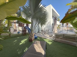 Chalet en Rojales. Descubre el encanto de esta impresionante villa, con un diseño i