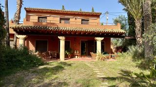 Mas à Partida partida sol del camp 370. Magnifica villa  con 30.000 m de parcela agrícola y licencia tur