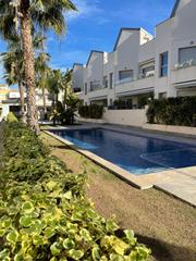 Maison à La Veleta. Ofrecemos a la venta un bungalow elegante y confortable con pati