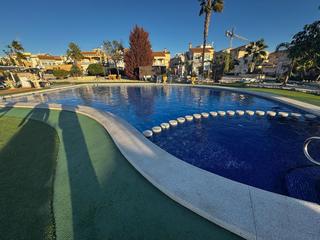 Haus in La Florida. Bungalow sur, 2 dormitorios y piscina comunitaria en la florida