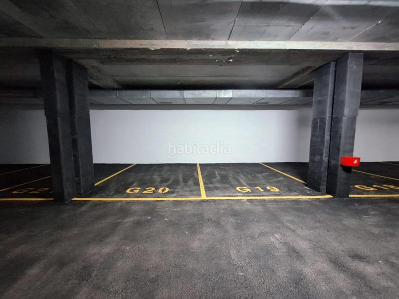 Foto bd975644-8ecc-41b1-b936-6fc17f836dd7. Parking coche plazas del aparcamiento cerrado en Salinas en Castrillón