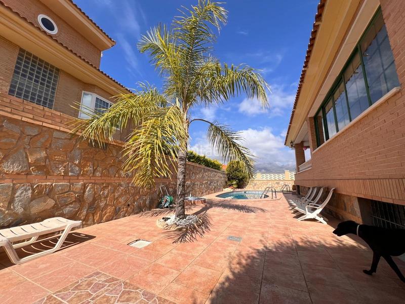 Foto 4184cc4b-455b-48ce-85f8-dc77c221c30a. Chalet mit parking pool in Sierra Helada Benidorm