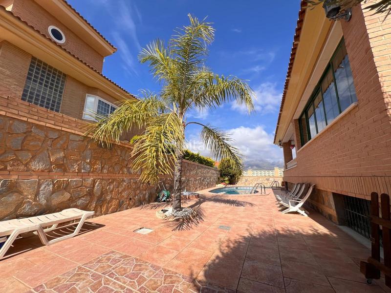 Foto fae36024-61ff-4738-bca5-1ebe0edd1ad0. Chalet mit parking pool in Sierra Helada Benidorm