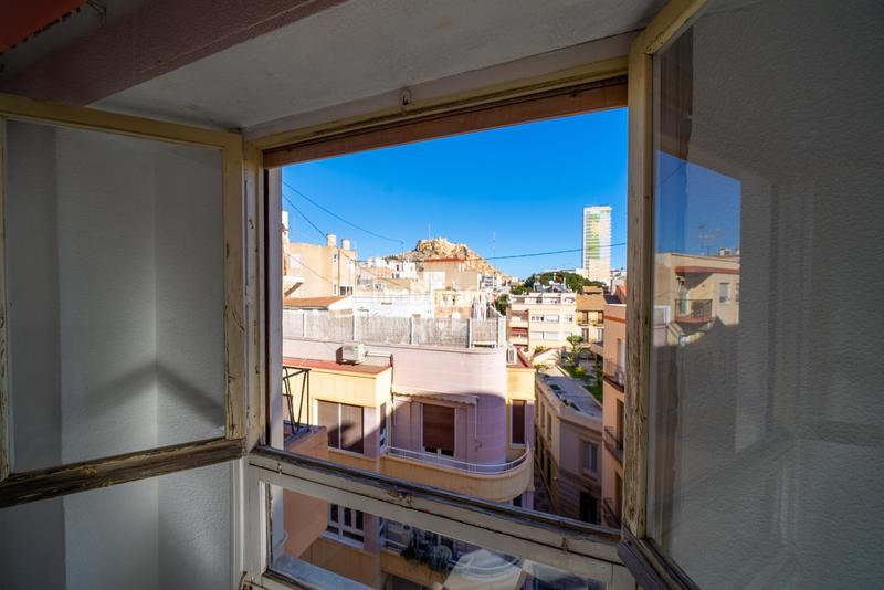 Foto 45da0a33-64c9-4a33-8e3e-dfba806e1c0b. Piso  soleado y amplio en el corazón explanada de españa en Alicante