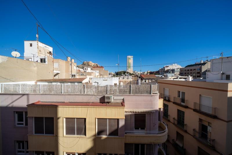 Foto fde7565f-f87b-4c42-b7dd-df6f0f4fb421. Piso  soleado y amplio en el corazón explanada de españa en Alicante