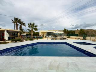 Xalet a Calle sector 5 130. Amplio chalet reformado recientemente con 3.600 m de parcela y p