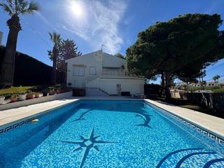 Chalet in Cabo Roig. Villa en cabo roig a 800 metros de la playa con parcela de 890 m