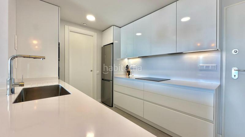 Foto 8d189f35-b445-4f7b-9a3f-7af7f269ffd6. Alquiler apartamento alquiler por meses piso 2 habitaciones en urb. beach en Benidorm