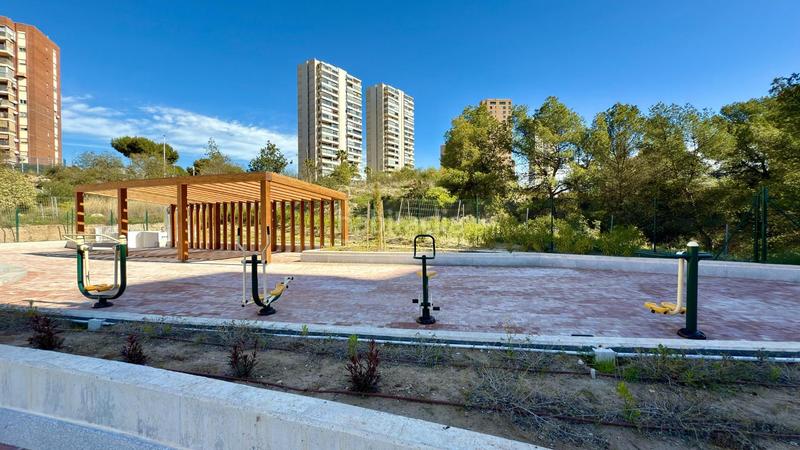 Foto 92c71b9a-a46b-408f-a827-6fc052682f2e. Alquiler apartamento alquiler por meses piso 2 habitaciones en urb. beach en Benidorm