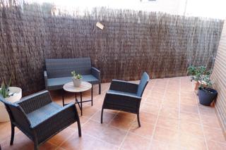 Appartement à Calle manuel moran \"jardines del salt\" 51. Encantadora planta baja en san juan con gran terraza