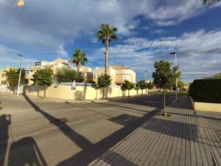 Xalet a Zona Carrefour - Urbanizaciones. Amplio chalet torrevieja alicante